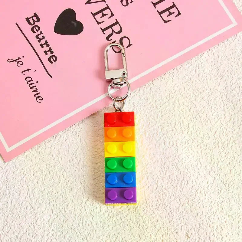 Regenbogen-Schlüsselanhänger mit Baustein