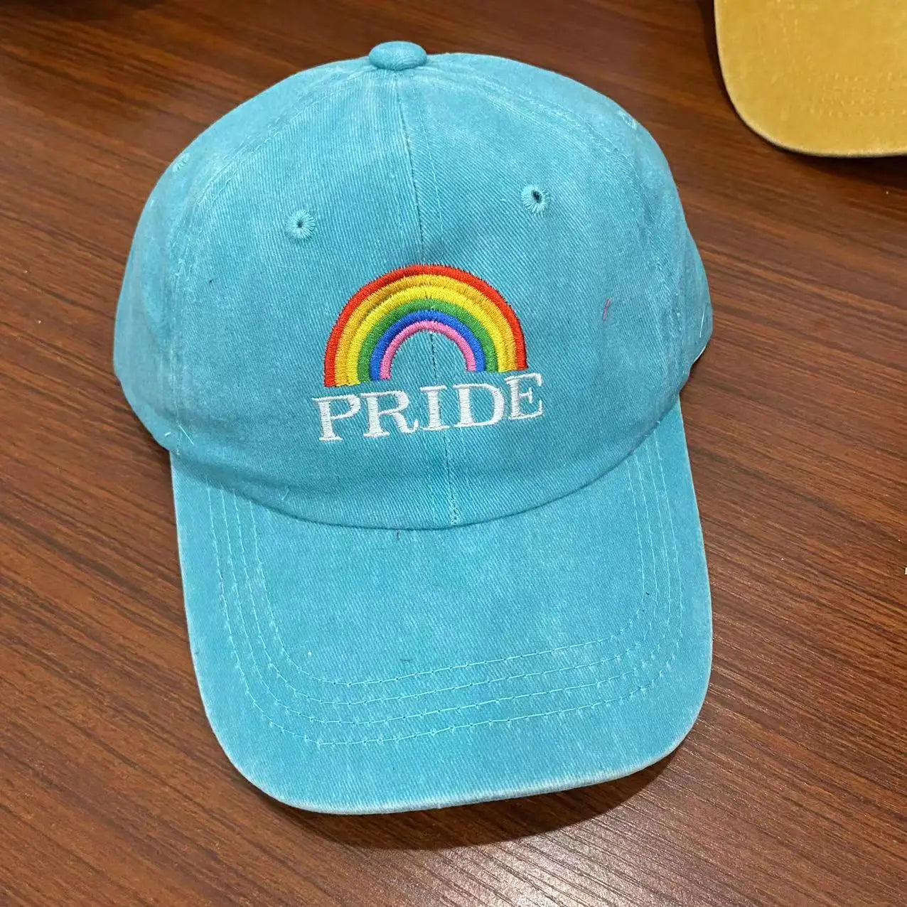 Pride Cap aus Denim