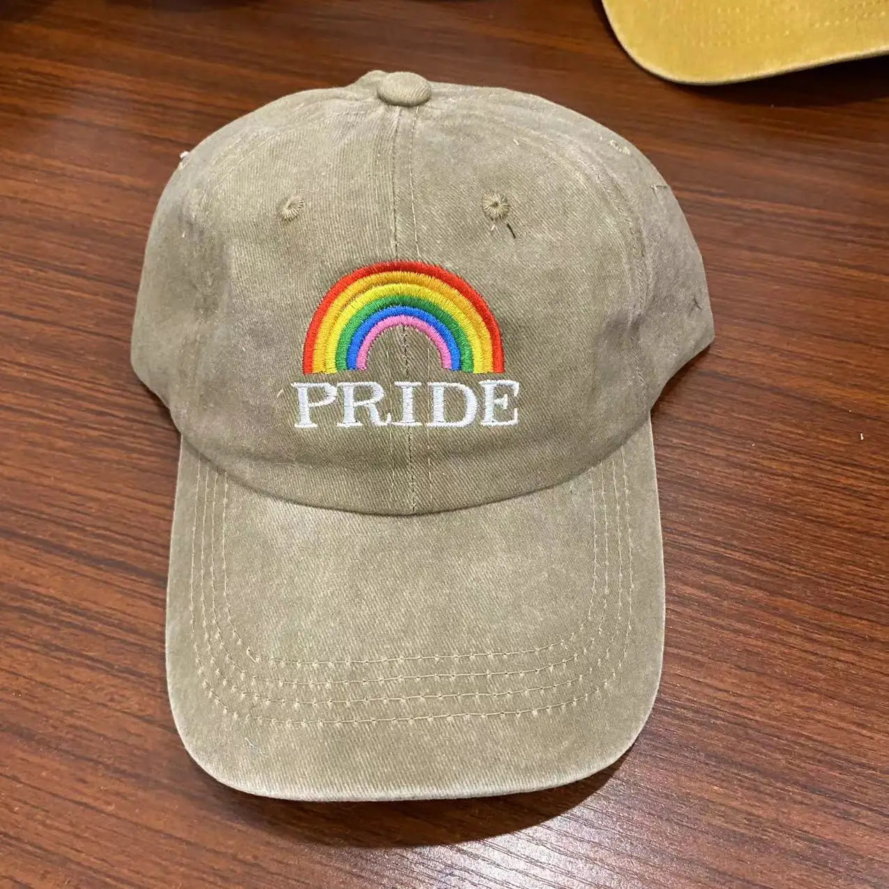 Pride Cap aus Denim