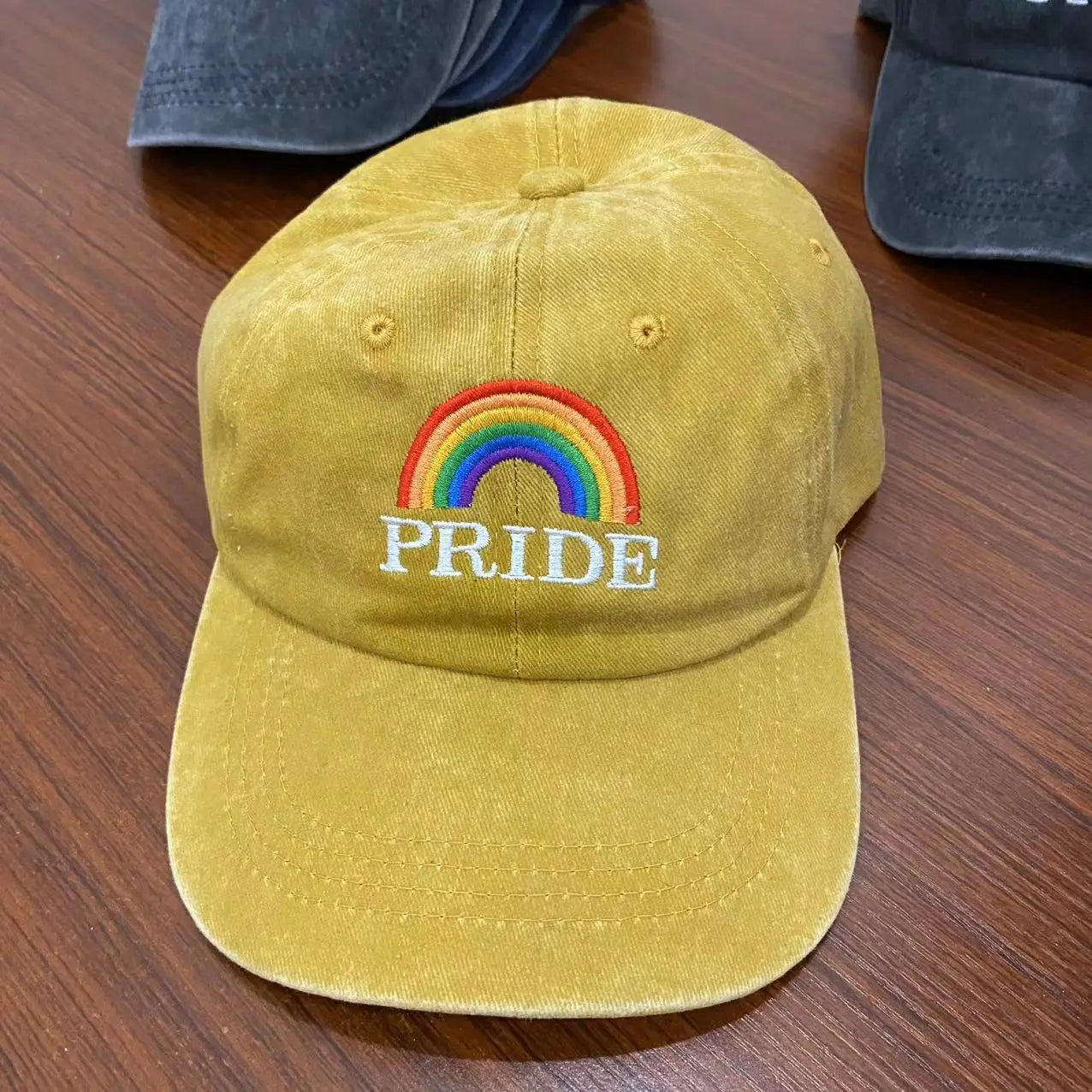 Pride Cap aus Denim