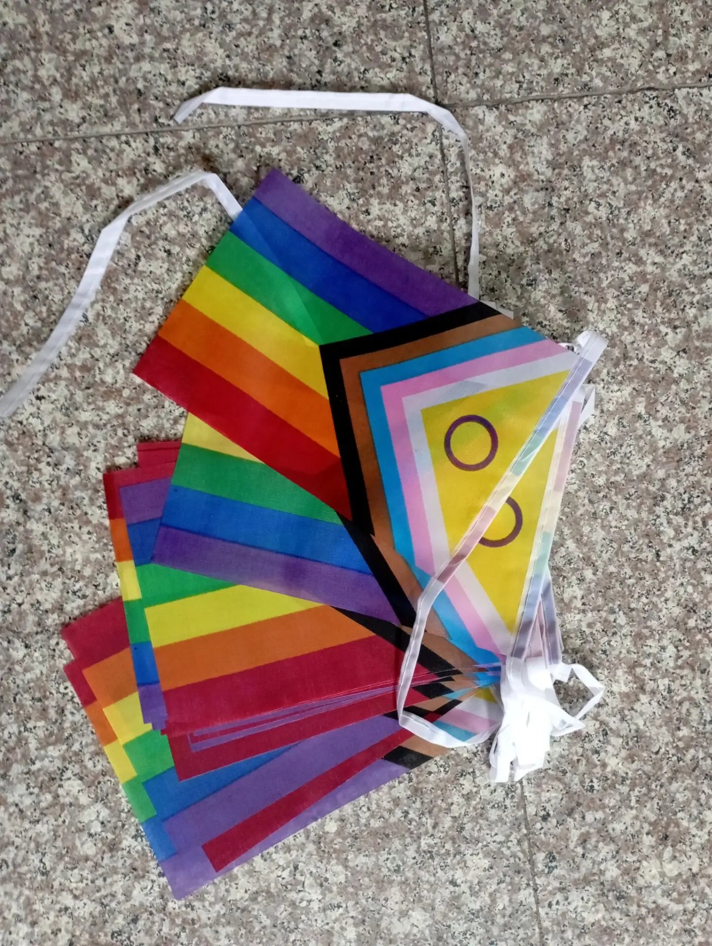 Regenbogen Flaggen-Girlande – 20-teilig