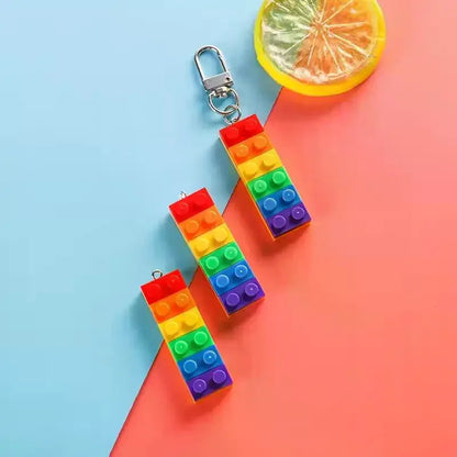 Regenbogen-Schlüsselanhänger mit Baustein