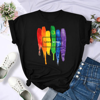 Damen T-Shirt mit Pride-Grafik