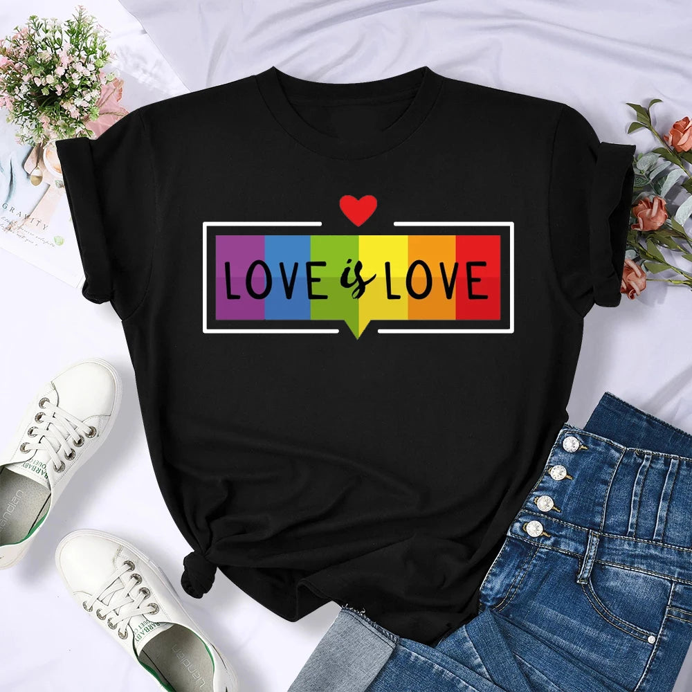 Damen T-Shirt mit Pride-Grafik