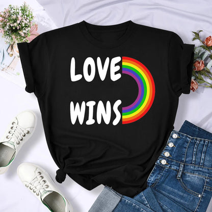 Damen T-Shirt mit Pride-Grafik