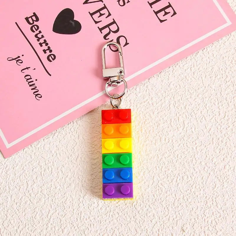 Regenbogen-Schlüsselanhänger mit Baustein