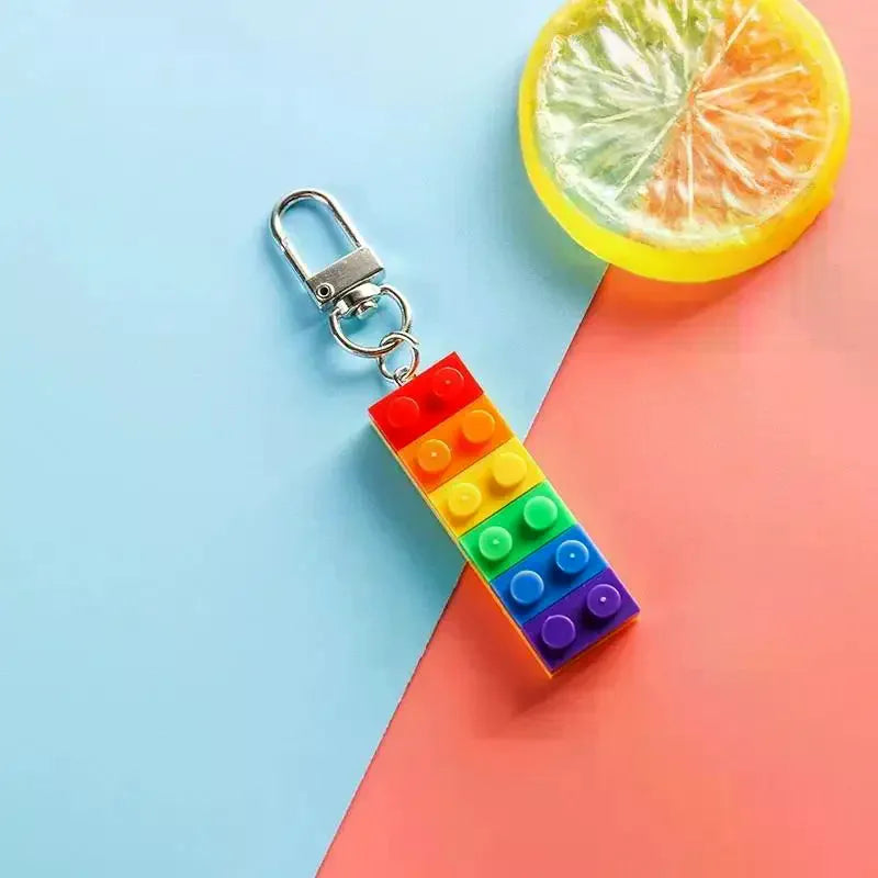 Regenbogen-Schlüsselanhänger mit Baustein