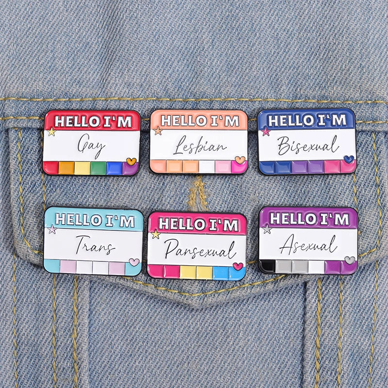 Pride Emaille-Pin mit Dialog-Design