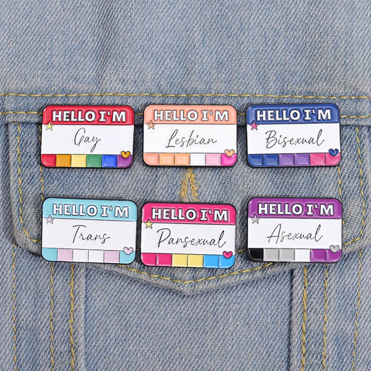 Pride Emaille-Pin mit Dialog-Design