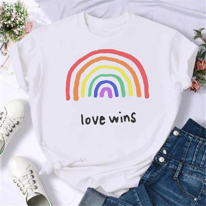 Damen T-Shirt mit Pride-Grafik